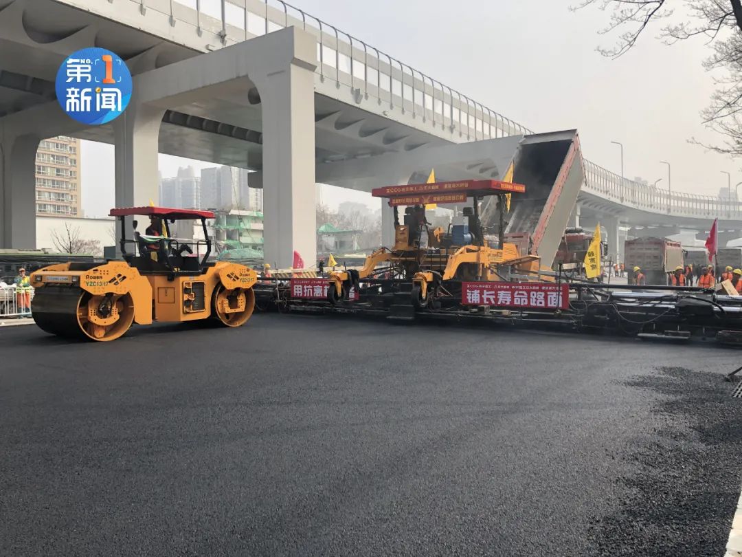 鋪路“變形金剛”來(lái)了！西安昆明路主體即將全面完工！
